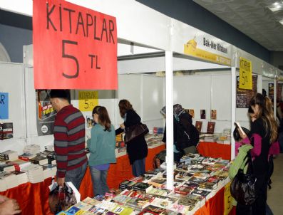 Bartın Kitap Fuarı'nda Fiyatlar 5 Liraya Düştü