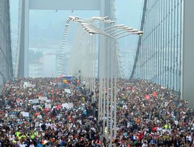 AHMET VEFIK ALP - Boğaziçi Köprüsü'nde 100 bin kişi