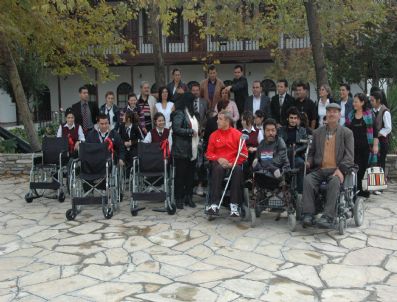 Pet Kapaklar Sandalye Oldu