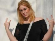 Arabeskçi babadan rokçı kız olmaz!