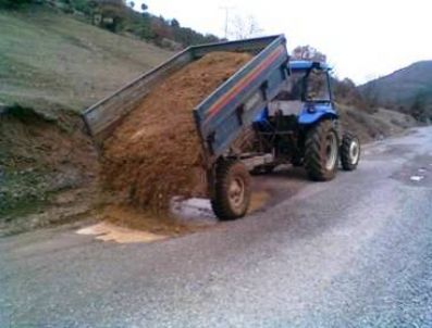 NURETTIN KELEŞ - Bozulan Yolları Vatandaşlar Yapıyor