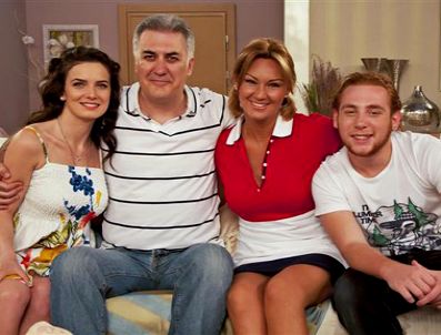 PINAR ALTUĞ - Çocuklar Duymasın setinde kriz...