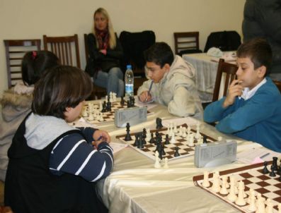 GÜRLEK - Cumhuiyet Bayramı Satranç Turnuvası