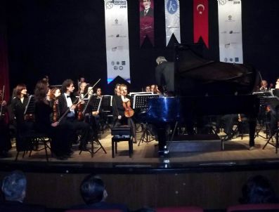 İDİL BİRET - Cumhurbaşkanlığı Senfoni Orkestrası Karslıları Büyüledi