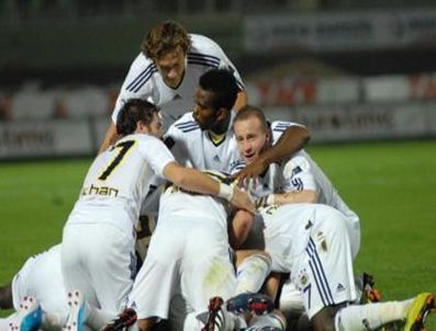 Fenerbahçe, Konyaspor'u 4 golle geçti