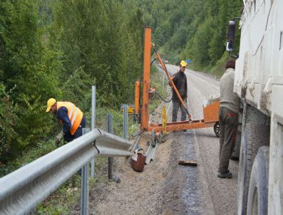 Karayolları Kastamonu'da Korkulukları Yeniliyor