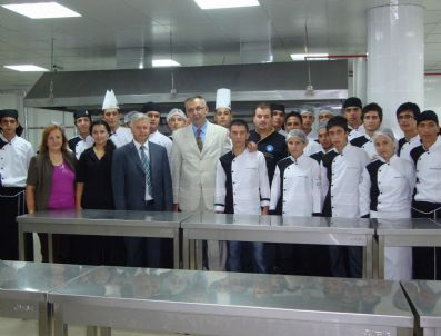 İBRAHIM TÜRKOĞLU - Kaymakam Türkoğlu, Madalyalı Aşçıları Kutladı