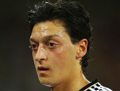 PAUL BREITNER - Mesut Özil: Islıklar beni endişelendirmiyor
