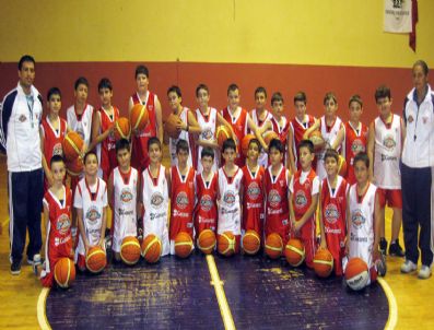 12 DEV ADAM - Parke Salonlarda Ödemiş 12 Dabo'nun Sesleri