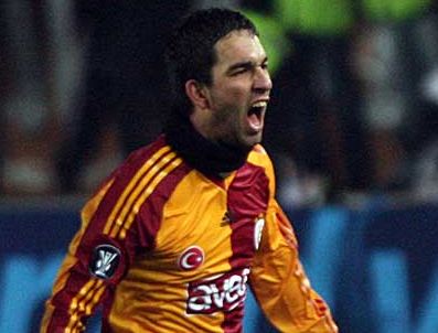 RIJKAARD - Arda Turan hakem Özkalfa'yı kurtardı