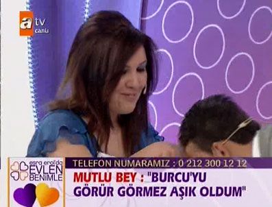 ESRA EROL - Önce Esra Erol'un sonra talip olduğu bayanın elini öptü