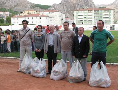 Amatör Sporculara 10 Bin Tl'lik Malzeme Desteği