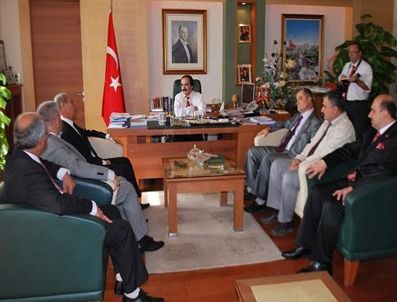 AYŞENUR BAHÇEKAPıLı - Ak Parti başörtüsü turlarına  başladı