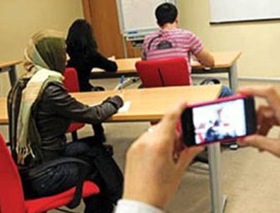Başörtülü öğrenciye derste foto fişleme