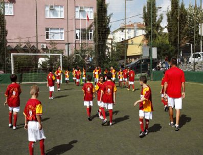 Galatasaray'a Transfer Olan Diyarbakırlı Hamdullah Göz Dolduruyor