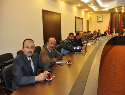 TEKIN BAYRAM - Vali Burada, Diğer İlgililer Nerede?