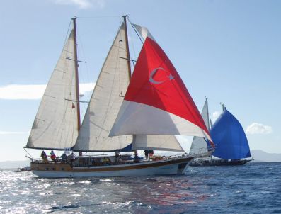GÜMÜŞLUK - Yelkenli Ahşap Yat Yarışları Başladı