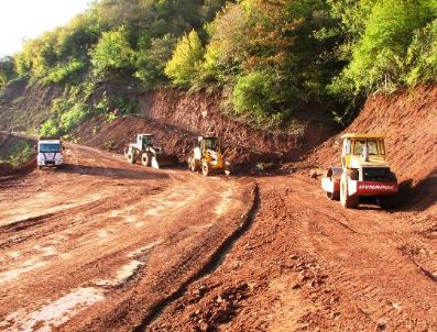 ŞAHIDI KUŞCU - Arıt'ta Yol Çalışması Başladı