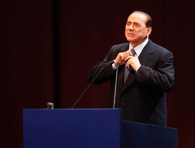 BERLUSCONI - Berlusconi bir türlü boşanamadı