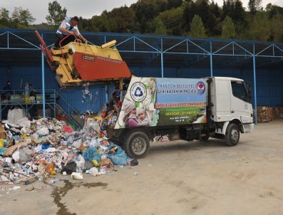 AKOLUK - Geri Dönüştürülebilen Atıklar Ekonomiye Katkı Sağlıyor
