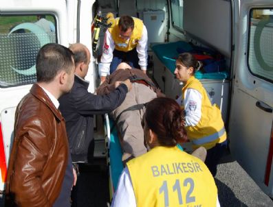 Edremit'te Kaza Yapan Araç Uçarak Orta Refüje Kondu: 2 Yaralı