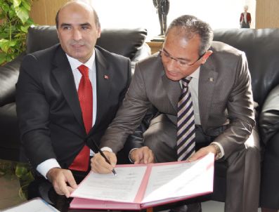 ŞENOL GENÇ - Tosyalı Holding Teknik Meslek Lisesi Yaptırıyor