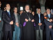 Ermeniler Ezan Sesleri Arasında Dua Etti