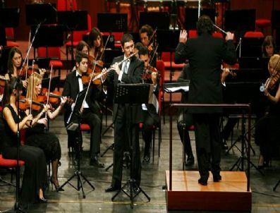 BACH - Senfoni Orkestrası Evcil'i Konuk Etti