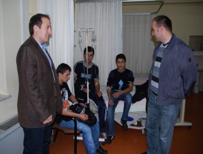 CENGIZ CINDEMIR - Yedikleri Köfte-patatesten Zehirlenen 115 Lise Öğrencisi Hastanelik Oldu