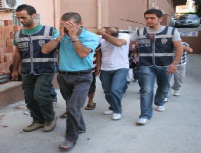 ULUBATLı HASAN - Aile Boyu Uyuşturucu Şebekesi Çökertildi