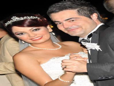 PAMUKÇU - Bengütürk Tv'nin Güzel Spikeri Balıkesir'de Dünya Evine Girdi