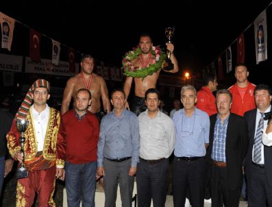 AHMET ERCAN - Büyükşehir Güreşlerinin Galibi Ali Gürbüz