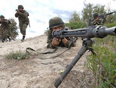 CUDI DAĞı - Cudi dağında çatışma: 1 korucu 4 asker yaralı