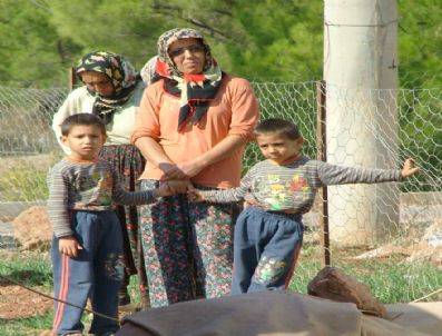 MEHMET TÜRE - Eşinin Şikayeti Üzerine Evi Yıkılan Kadın 3 Çocuğuyla Ortada Kaldı
