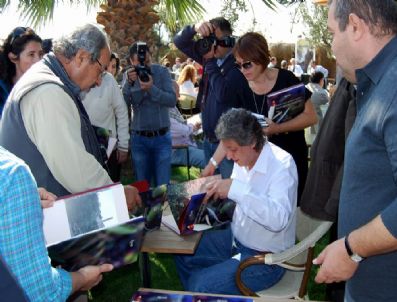 TUNCAY ÖZILHAN - Kitap İçin 7 Bin 500 Kilometre Yol Yaptılar