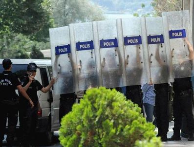 BEŞIKTAŞ ADLIYESI - 2 muvazzaf asker mahkemeye sevkedildi