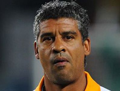 RONALDİNHO - Rijkaard'ın peşine dedektif takmışlar