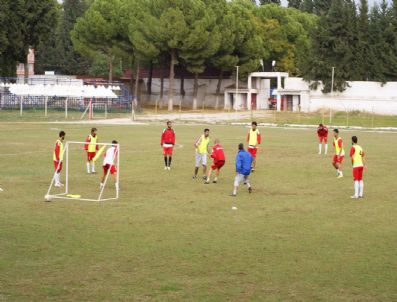 MUSTAFA AKSU - Torbalıspor'da 14 Futbolcu İdmana Çıkmadı