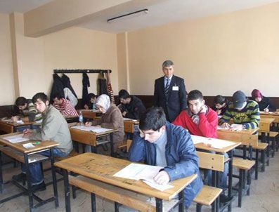 TURGUT DİBEK - Dibek: ÖSYM vereceği kalem, silgi için ihale açtı mı?