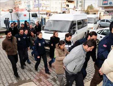 AHMET ERTAK - Kck'da Tutukluluğa Devam Diyarbakır