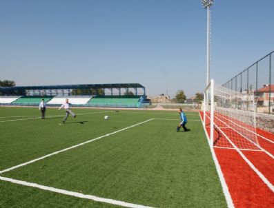 SEFER ÜSTÜN - Milletvekili Üstün Ve Başkan Toçoğlu Sentetik Sahayı İnceledi