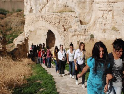 KELAYNAK - Nizip'teki Üniversite Öğrencileri Halfeti'yi Gezdi