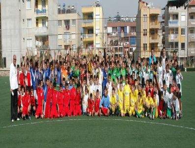 HÜSEYIN ARı - Salihli'de Minikler Futbol Turnuvası Start Aldı