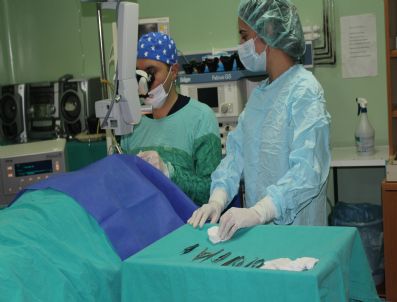 İSHAKOĞLU DEVLET HASTANESI - Çayeli İlçesinde İlk Kez Dikişsiz Katarakt Ameliyatı Yapıldı