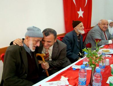 MEHMET GENÇ - Cumhuriyet Yaşıtları Yemekte Biraraya Geldi