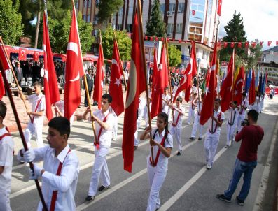 OSMAN HACıBEKTAŞOĞLU - Cumhuriyetin 87. Yılı Bucak'ta Da Coşku İle Kutlandı
