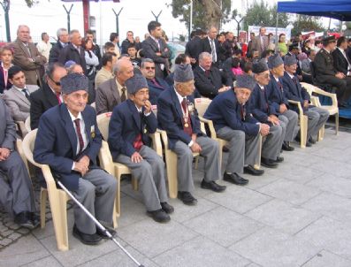 ZAFER KARAMEHMETOĞLU - Dikili'de Cumhuriyetin 87. Yılı Coşku İle Kutlanıyor