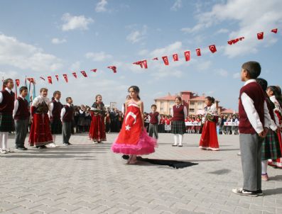 NURULLAH ERTAŞ - Edremit'te Cumhuriyet Bayramı Kutlamaları