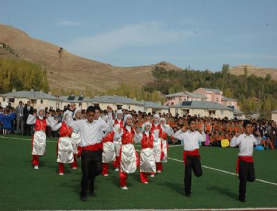 YETENEK SİZSİNİZ TÜRKİYE - Gevaş'ta Cumhuriyet Bayramı Kutlamaları