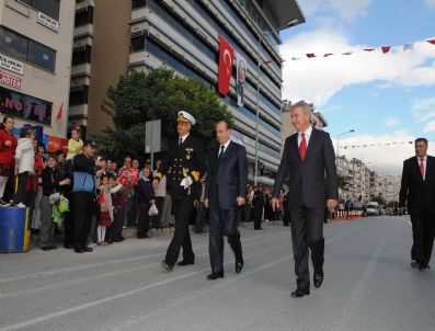 BAHRİYE ÜÇOK - Karşıyaka Cumhuriyet Coşkusu Yaşadı